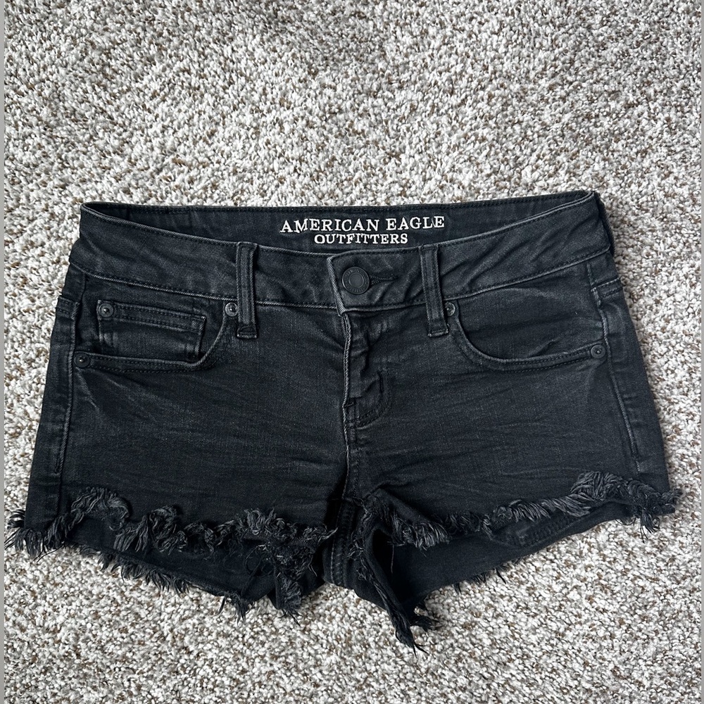 American Eagle AE Superlow Shortie Stretch Black Denim Shorts size 4 low rise
